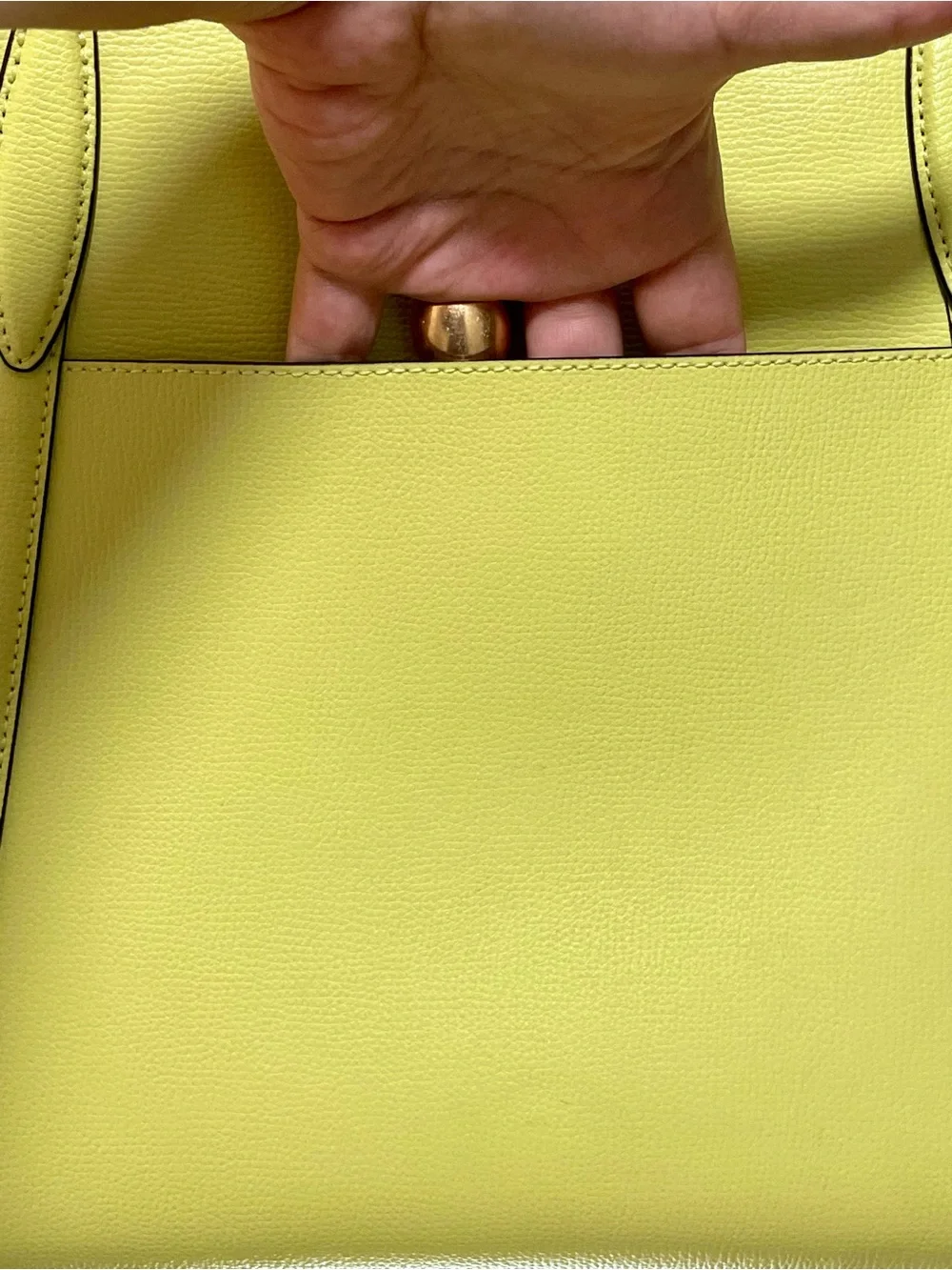 Like New Kate Spade Cara Large genuine leather Large Tote  Frosty Lime green